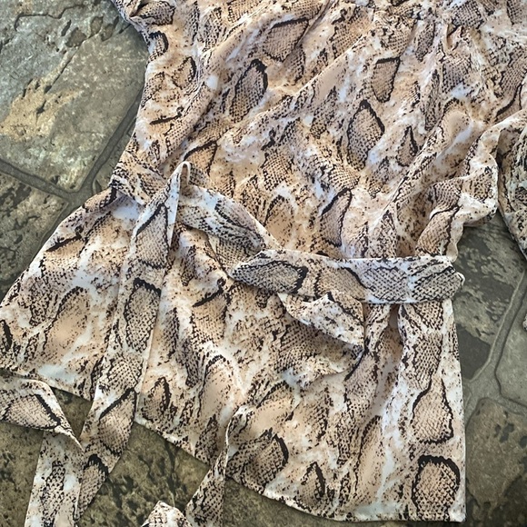 Walter Baker Snake Print Wrap Blouse Size Medium - Picture 7 of 11